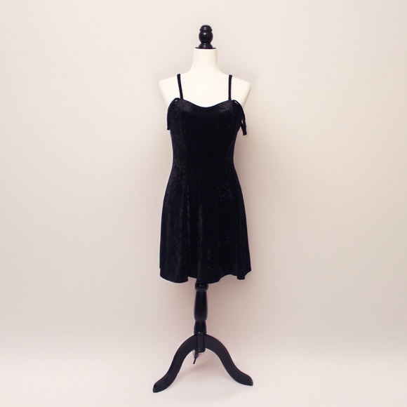 ALL THAT JAZZ | Vintage Black Velvet Dress - Picture 1 of 4